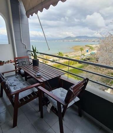 Seaside Apartment - Charlie'S House Халкида Экстерьер фото