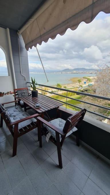 Seaside Apartment - Charlie'S House Халкида Экстерьер фото