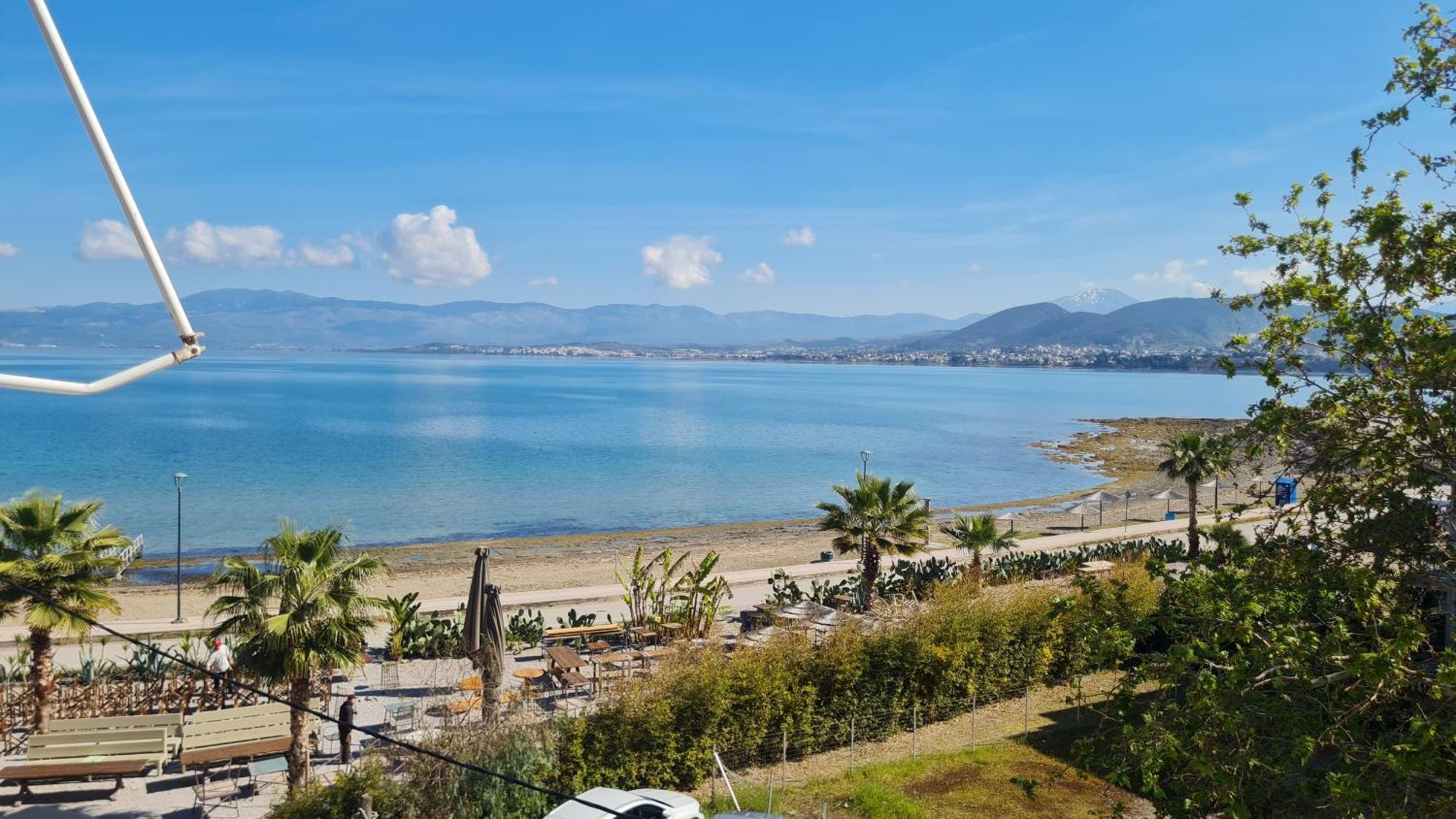 Seaside Apartment - Charlie'S House Халкида Экстерьер фото